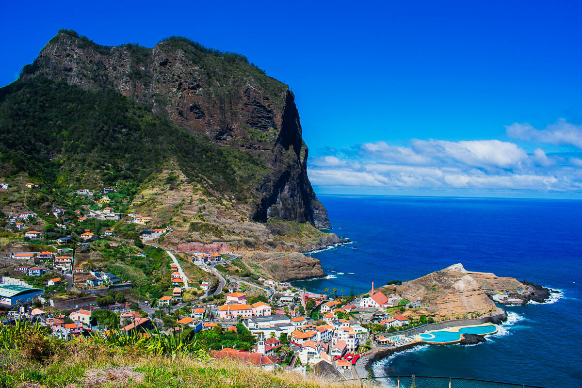 Coast view with small villages and ocean, blue sky in the midday sun